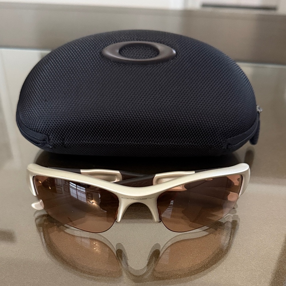 Oakley Beige Sunglasses with Amber  “TRANSITION”Lenses Hard case included.